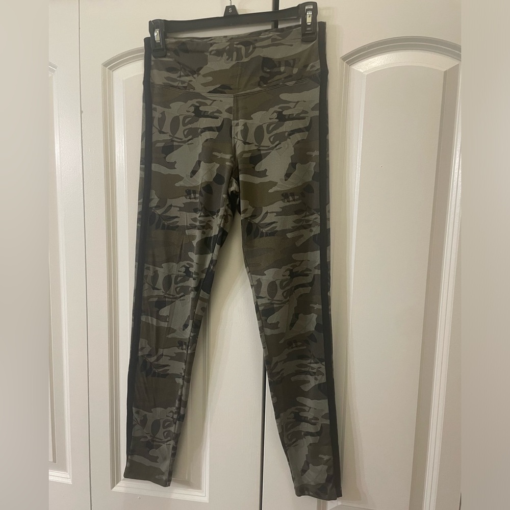 Express Camouflage Leggings
